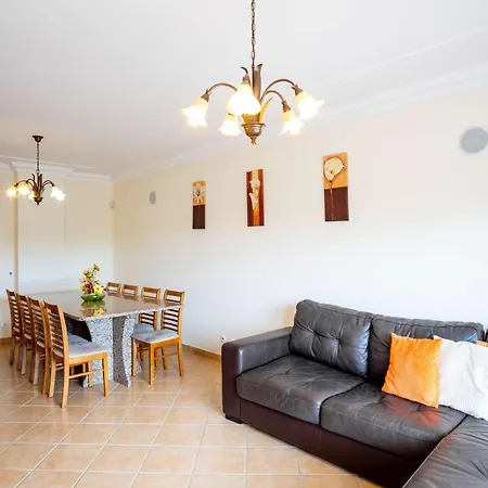 Hugo - Complex Perfect For Families *