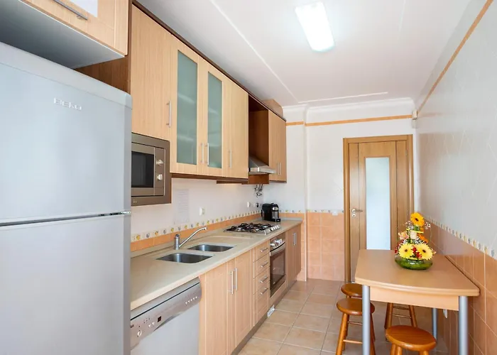 Hugo - Complex Perfect For Families * 알부페이라