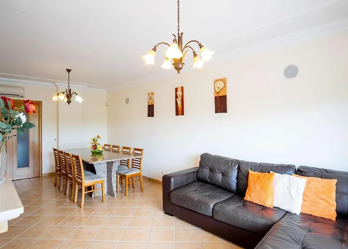 Hugo - Complex Perfect For Families *