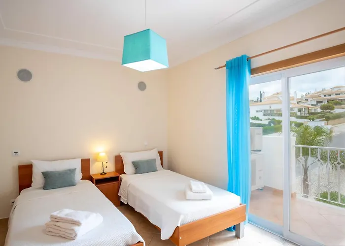 Hugo - Complex Perfect For Families 알부페이라