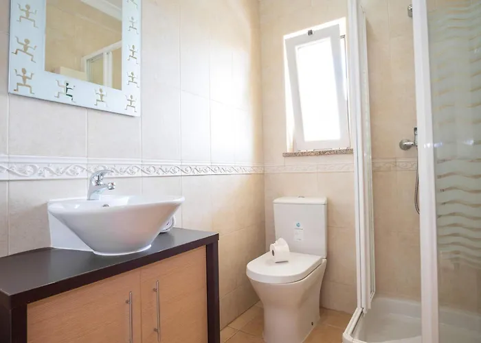 Hugo - Complex Perfect For Families 알부페이라